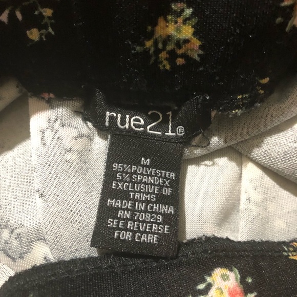 Rue 21 Black Floral Skater Skirt Size Medium - Picture 3 of 5